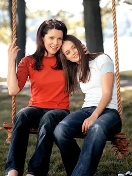 Where they lead, we will follow. The #GilmoreGirls themselves—#LaurenGraham and #AlexisBledel—ha-2