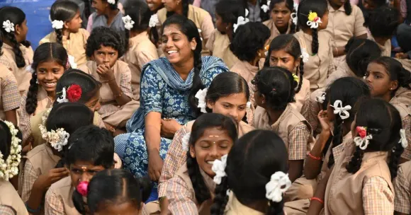 विष्णुप्रिया, बरनाला माइकल, और दोस्तों का एक समूह सामूहिक प्रयास के माध्यम से सामाजिक मुद्दे को हल करने के लिए एक साथ आए।