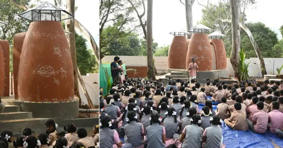 शौचालय का निर्माण स्कूली बच्चों, विशेष रूप से चालाक के लिए बेहद सुविधाजनक रहा है।