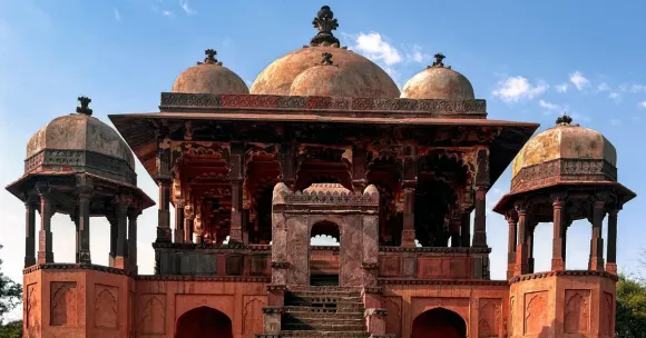 The Battis Khamba Chhatri — built to honour King Hammir’s 32-year reign — stands as a haunting memorial to Ranthambore’s heroic and tragic past.