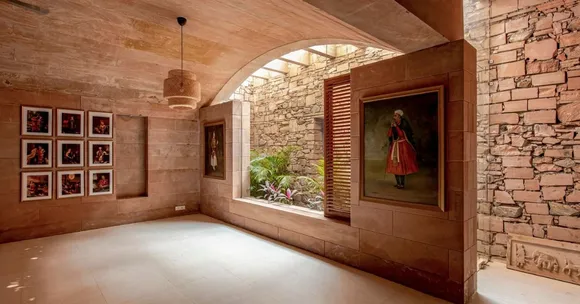 The client is a descendent of the royal family of Dundlod in Rajasthan and the Stone House was built as an ode to their traditional legacy