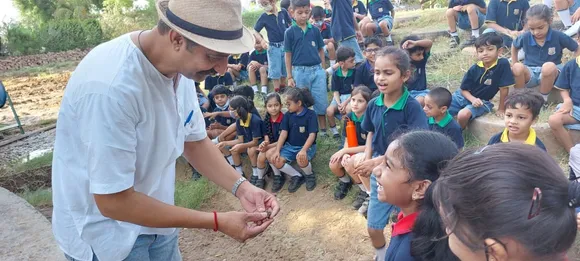 Hitarth Pandya explaining soil
