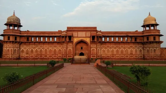 romantic budget trip to Agra