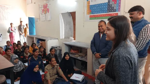 Dr Saumya Jha addressing a classroom