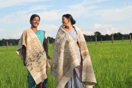 Artisans Ranu and Bobby posing with the textile art woven by them for Magari India’s Kochi store