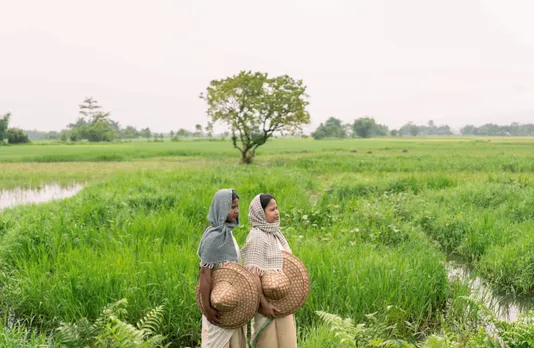 Artisans Ranu and Baby with WOLS Eri silk mufflers