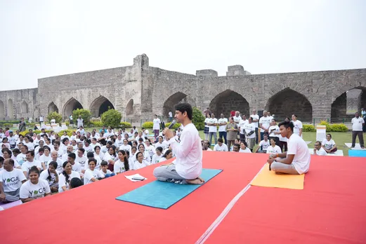 Saurabh Bothra addressing participants at an offline event