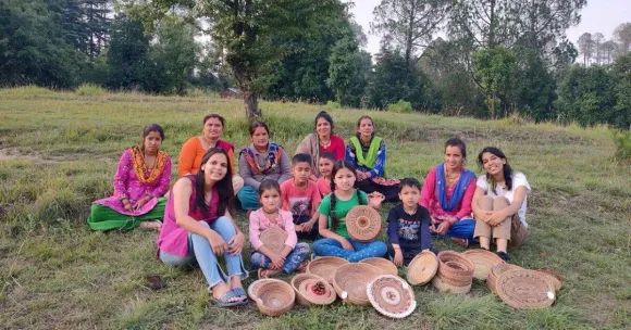 You can gift handicraft products like tea coasters, storage boxes, serving trays, table mats, and planters