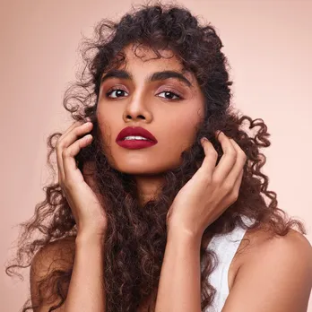 Model wearing liquid matte lipstick from Simply Nam