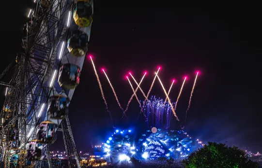 Fireworks go off at Sunburn, to show the representation of electronic music in India in music festivals in India to show how Indian DJs are changing the music scene as well as the commercialisation of techno in India