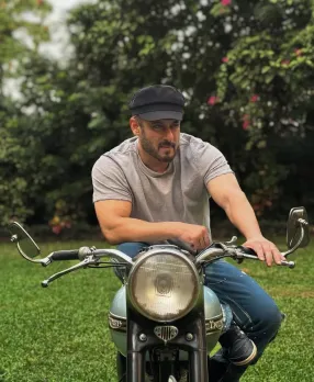 salman-khan-throwback-3-2025-10-10-12-26-51