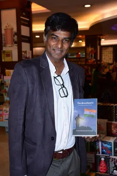 Raveena Tandon releases the book The Bravehearts by author Ramachandran Srinivasan (3)