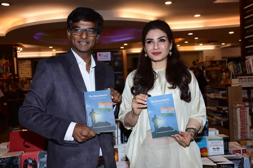 Raveena Tandon releases the book The Bravehearts by author Ramachandran Srinivasan (6)