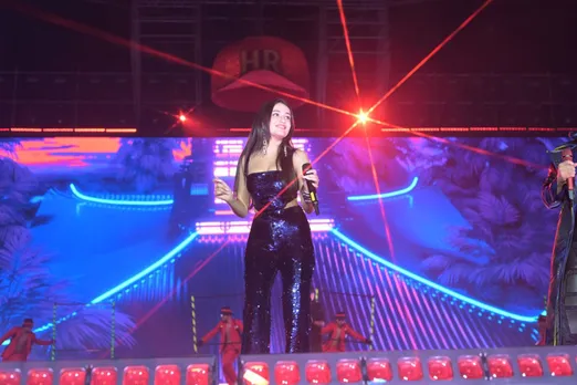 Gen Z Sensation Pragati Nagpal Steals the Show at Himesh Reshammiya Capmania in Delhi (4)