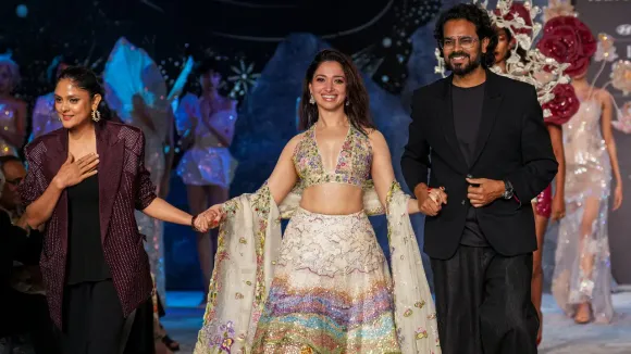 Two Looks One Icon Bharat Ki Tamannaah Bhatia Pulls Off Rare Runway Double for Rahul Mishra (2)