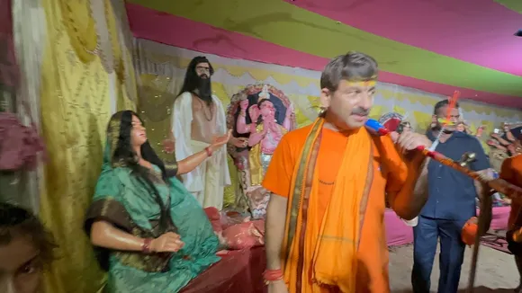 North East Delhi MP and singer Manoj Tiwari started the Kanwar Yatra (14)