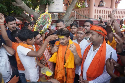 North East Delhi MP and singer Manoj Tiwari started the Kanwar Yatra (2)