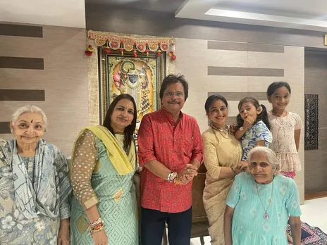 Asit Modi visits Disha Vakani house (3)