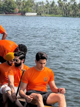sidmalhotra drops some BTS gems from the Param Sundari shoot days and we can’t get enough (1)