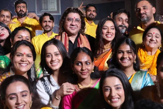 Ganpati Visarjan 2025 happened on the set of Anupama Rupali Ganguly and Rajan Shahi performed the puja (9)
