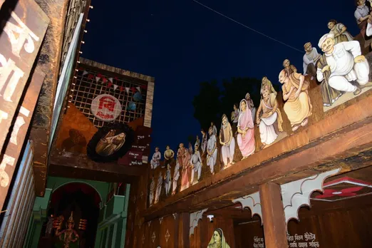 Chief Minister Mamata Banerjee inaugurated the Durga Puja pandal of Bhawanipur 75 Pally built on the theme of Binodini (4)
