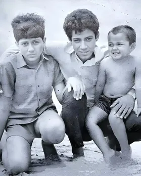 Dharmendra's Brother Late Virendra with Sunny and Bobby Deol