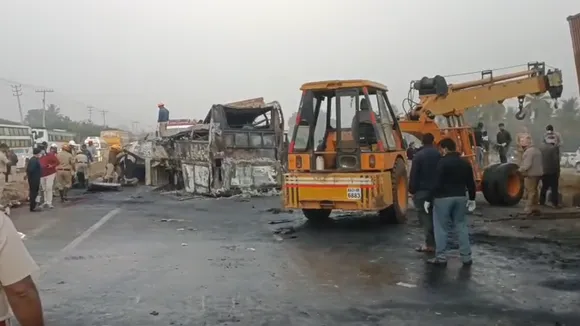 chitradurga-district-between-hiriyuru---sira-seabird-bus-accident_Massive-bus-tragedy_10