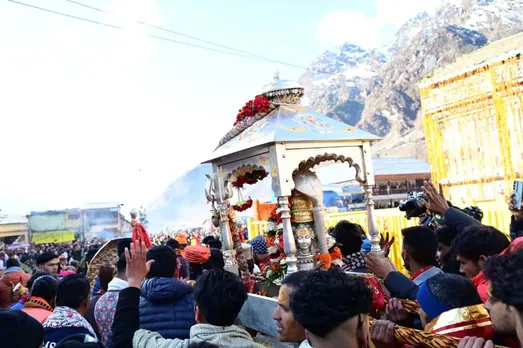 Chief Minister Pushkar Singh Dhami offering prayers at the Kedarnath temple during the winter closing ceremony.