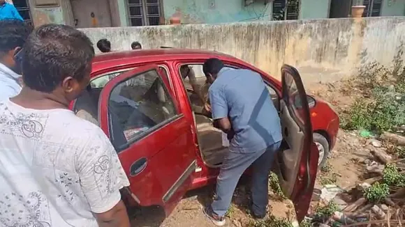 Tirupati two men found dead in car