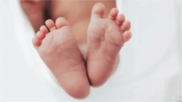 Woman gives birth on moving bus, throws newborn out of window; baby dies