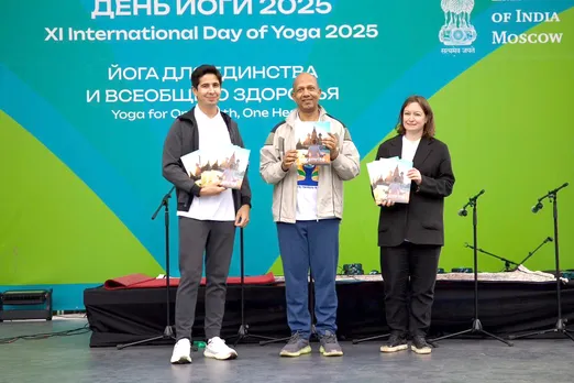 International Yoga Day 2025 : मास्को में गूंजा 'योग' का जादू! क्या आप भी रह जाएंगे हैरान? | यंग भारत न्यूज