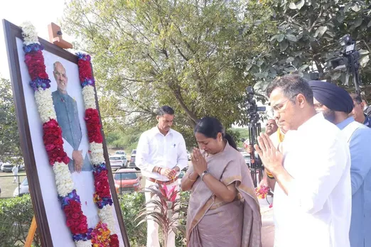 घेवरा मोड़ स्थित स्वाभिमान स्थल पर दिल्ली के पूर्व मुख्यमंत्री साहिब सिंह वर्मा की पुण्यतिथि पर उनके बेटे और दिल्ली के मंत्री परवेश वर्मा | यंग भारत न्यूज