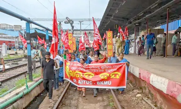केरल में बंदी-बंगाल में बवाल! कहीं दिखी खामोशी तो कहीं क्रांति! पढ़िए — Bharat Band 2025 की वो कहानी जो टीवी पर नहीं दिखे | यंग भारत न्यूज