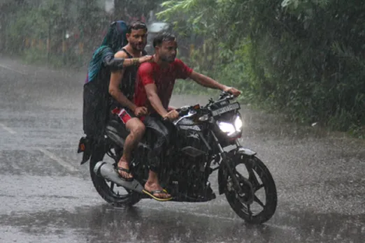 Heavy rain in delhi