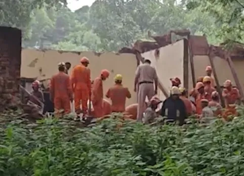 Accident in Humayun tomb