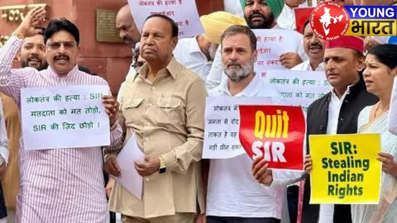 Protest on SIR file Photo1