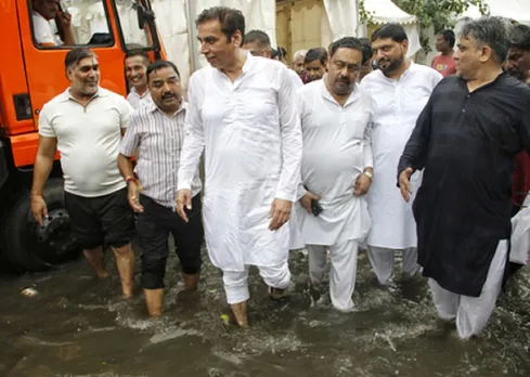 Devendra Yadav visits flood-affected areas at Nigambodh Ghat
