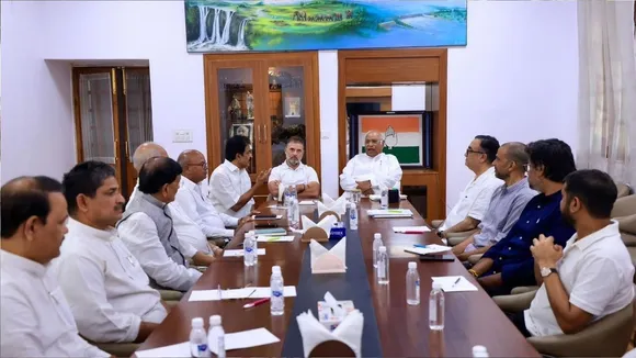 Rahul Gandhi and Kharge (2)