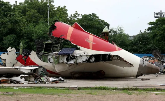 Ahmedabad Plane Crash : सुप्रीम कोर्ट चिंतित– रिपोर्ट लीक को बताया दुर्भाग्यपूर्ण, जांच एजेंसी को नोटिस | यंग भारत न्यूज