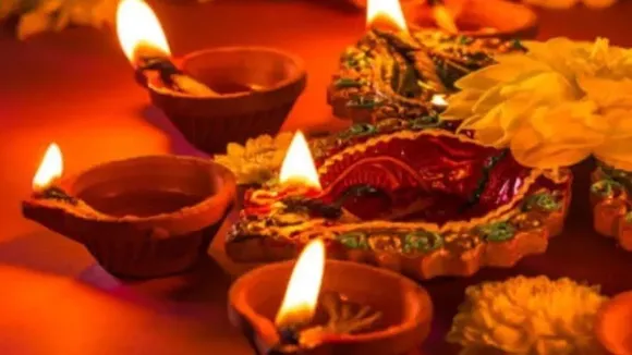 Diwali 2025 : पुराने दीपक जलाना शुभ या अशुभ? क्या है फलदायी तरीका? | यंग भारत न्यूज