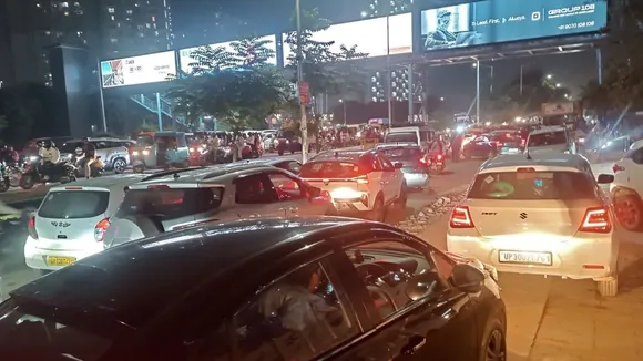 Traffic in Greater Noida West