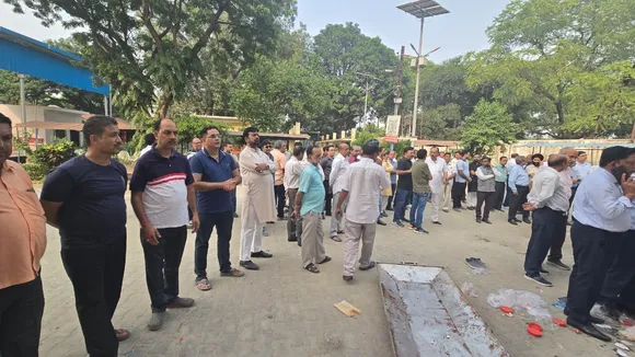 डा रमाकांत के अंतिम संस्कार में शामिल लोग