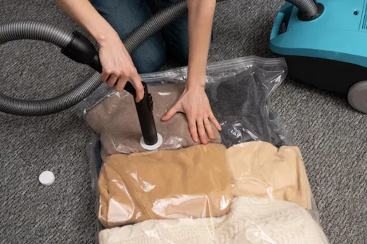 Does vaccum packing damage cloth fabric?
