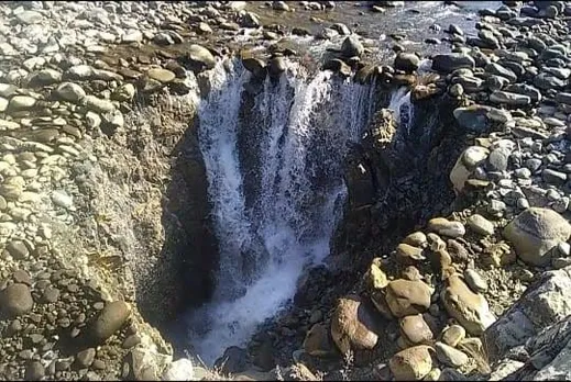 sinkhole in Kashmir killing trout fish