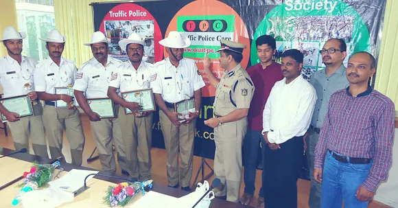 ट्रैफिक पुलिस का शुक्रिया अदा करके, सुलझाये ट्रैफिक की समस्या !