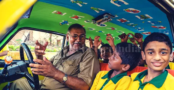 अब आप ले सकते है मुंबई की टैक्सी में सफ़र का मज़ा भी और सीख सकते है एक अनोखी भाषा भी!