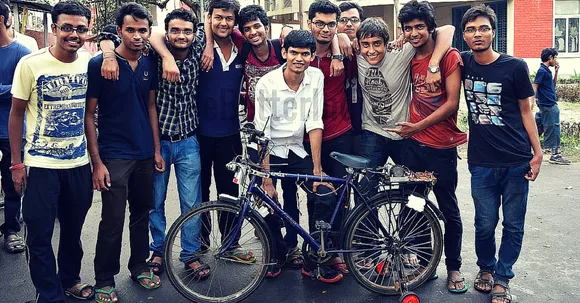 आई आई टी खडगपुर के छात्रों ने बनायी, विकलांगो की सहूलियत के लिए बिना ड्राईवर की बाइक!
