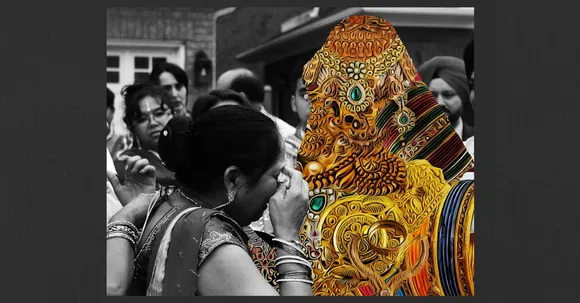 जानिये क्यूँ ये कलाकार अपनी तस्वीरों में औरतों की जगह गहनों, जमीन और पैसो से बदल रही है !