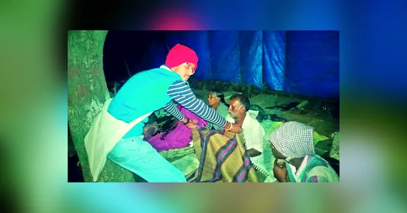 पुराने अखबार बेचकर गरीबो के लिए कंबल खरीद रहे है इंजीनियरिंग के ये छात्र!