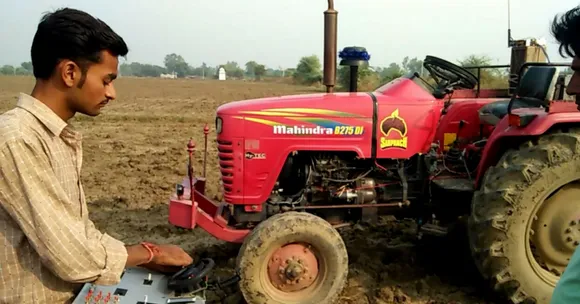 किसान के बेटे ने किया बिना ड्राइवर के ट्रैक्टर चलाने वाले रिमोट का अविष्कार